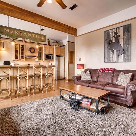 Vintage Downtown Laramie Apartment With Deck! Exterior photo