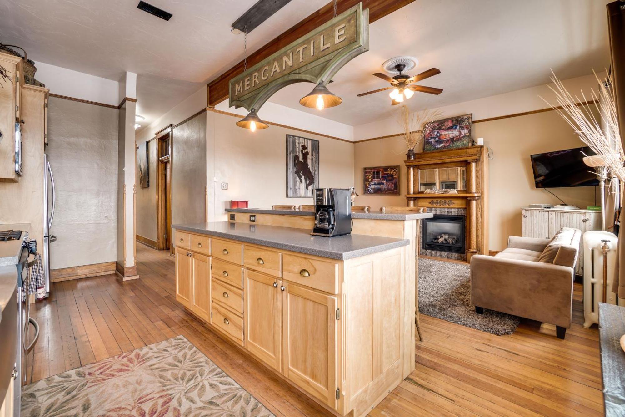 Vintage Downtown Laramie Apartment With Deck! Exterior photo